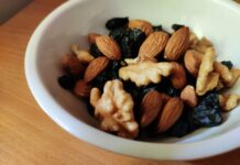 뇌건강, 작은 습관이 큰 변화를 만든다 brown and black nuts on white ceramic bowl