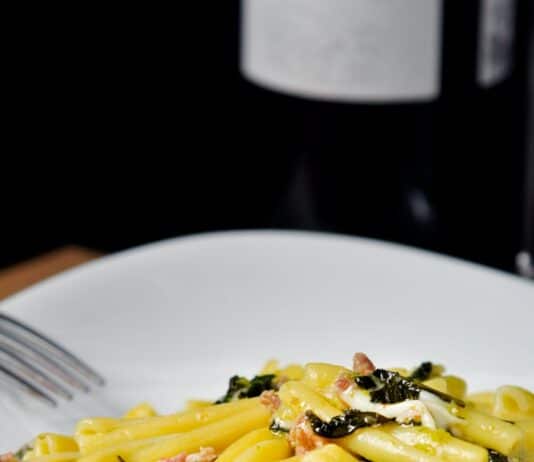 운동 성과를 높이는 영양섭취 cooked pasta with greens