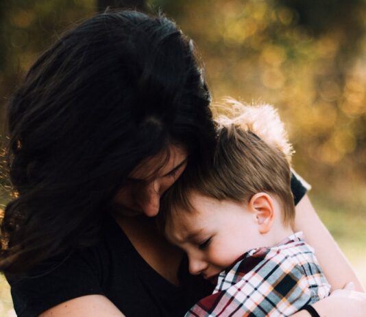 스트레스와 불안을 극복하는 감정 조절 woman hugging boy on her lap