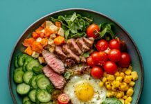 심혈관 건강을 지키는 올바른 식단 관리법 A colorful and healthy bowl of food.