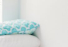 “수면의 힘, 건강을 결정한다” photo of baby laying on bed