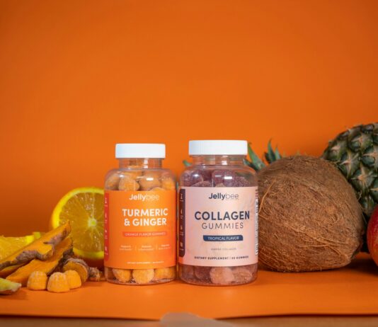 영양과 보충제, 건강한 삶을 위한 현명한 선택법 3 glass bottles on brown wooden table