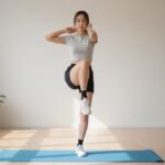 집에서 뱃살 줄이는 20분 실내 운동 5가지